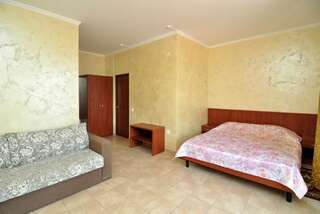 Гостиница Гостевой дом Корона Анапа Семейный люкс с балконом-1